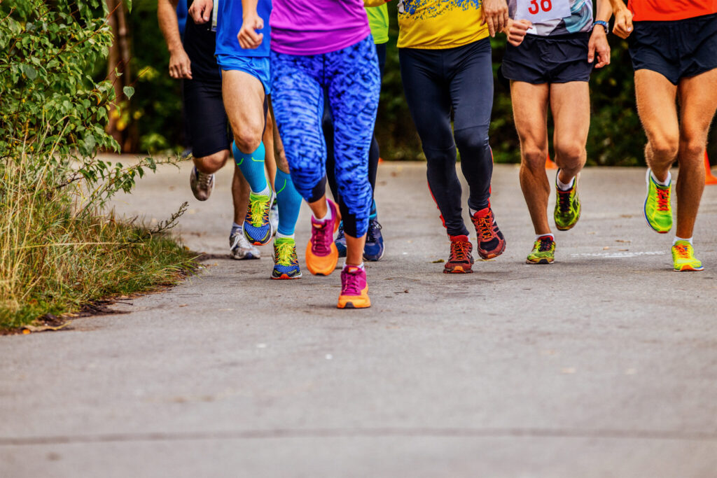 group leg runners women and men